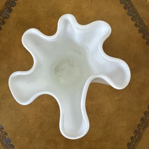 FENTON Art Glass Swung MILK GLASS Embossed ROSES Handkerchief VASE Vintage EX - Picture 3 of 5